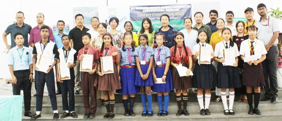 The winners along with dignitaries.